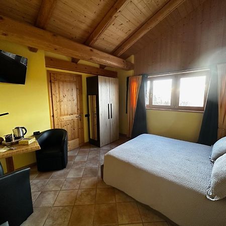 Chalet Chapeau Rar Castel Condino Екстериор снимка