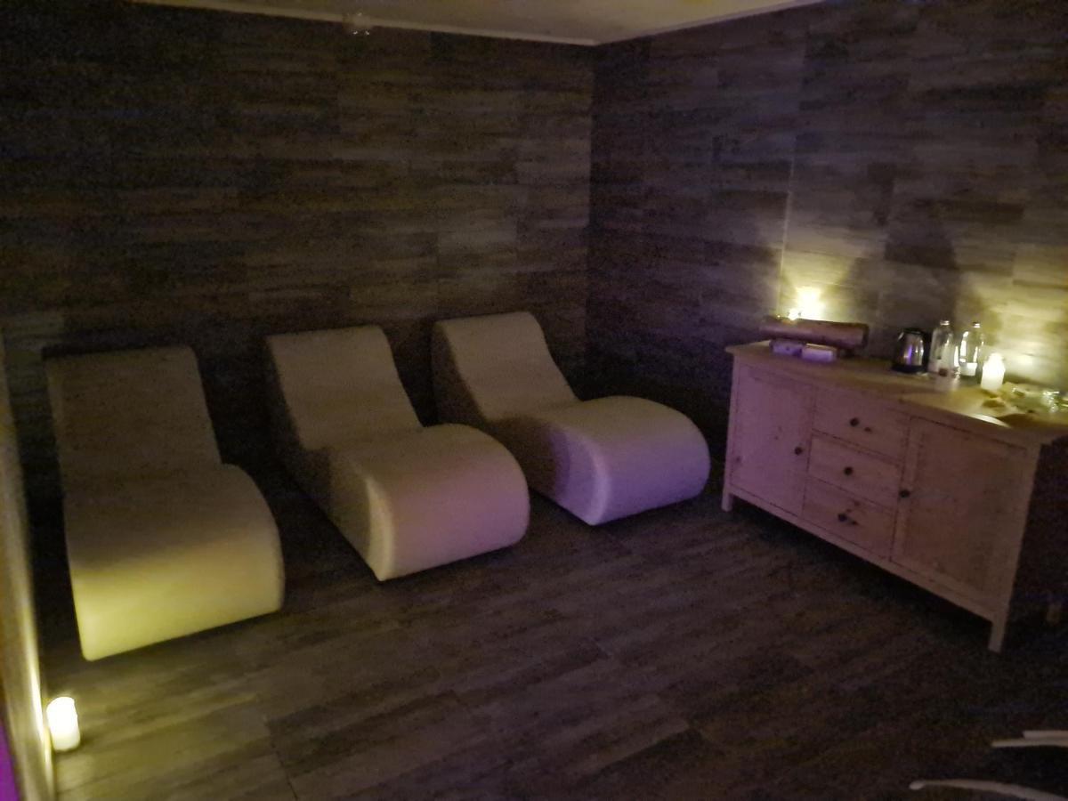Chalet Chapeau Rar Castel Condino Екстериор снимка
