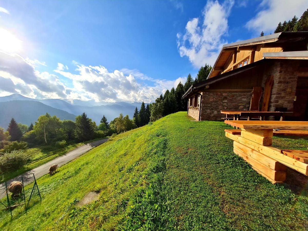 Chalet Chapeau Rar Castel Condino Екстериор снимка