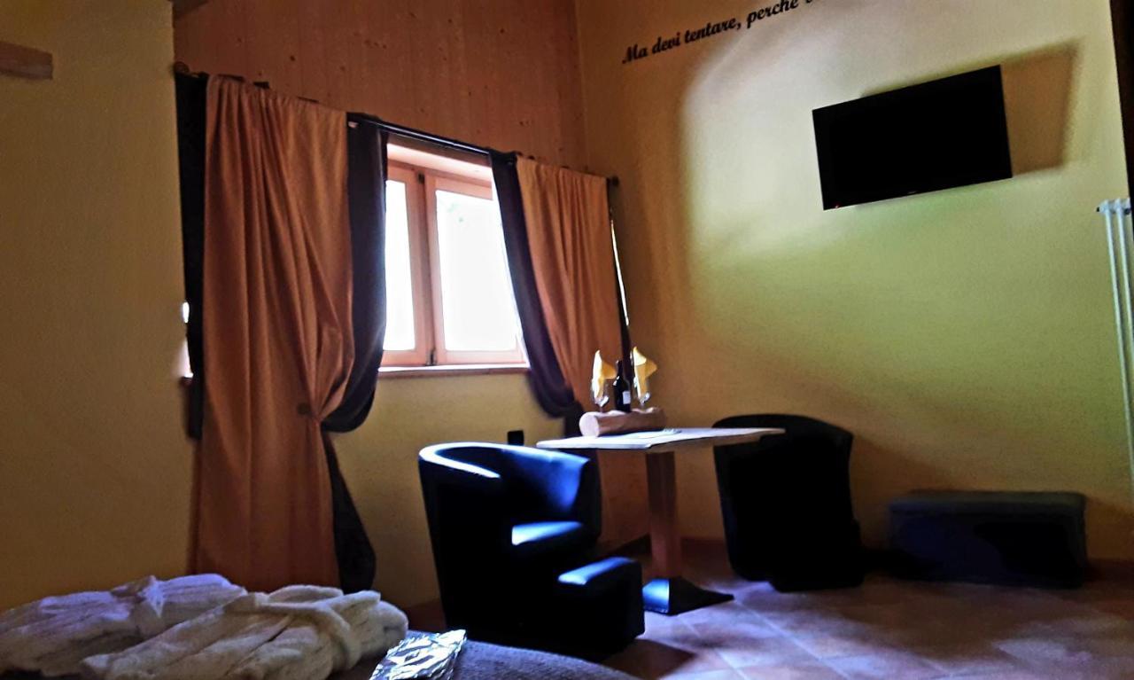 Chalet Chapeau Rar Castel Condino Екстериор снимка