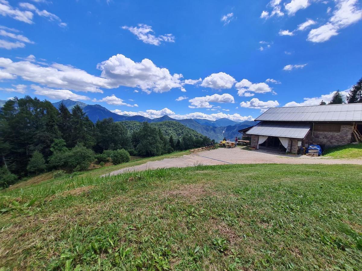 Chalet Chapeau Rar Castel Condino Екстериор снимка