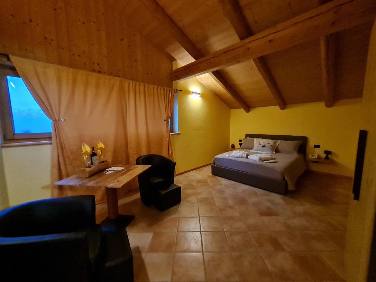Chalet Chapeau Rar Castel Condino Екстериор снимка