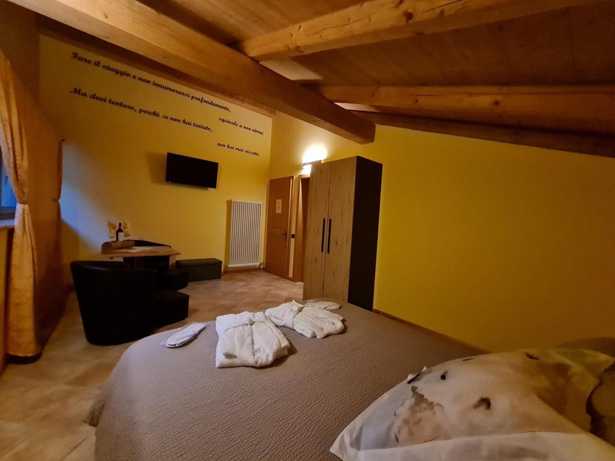 Chalet Chapeau Rar Castel Condino Екстериор снимка