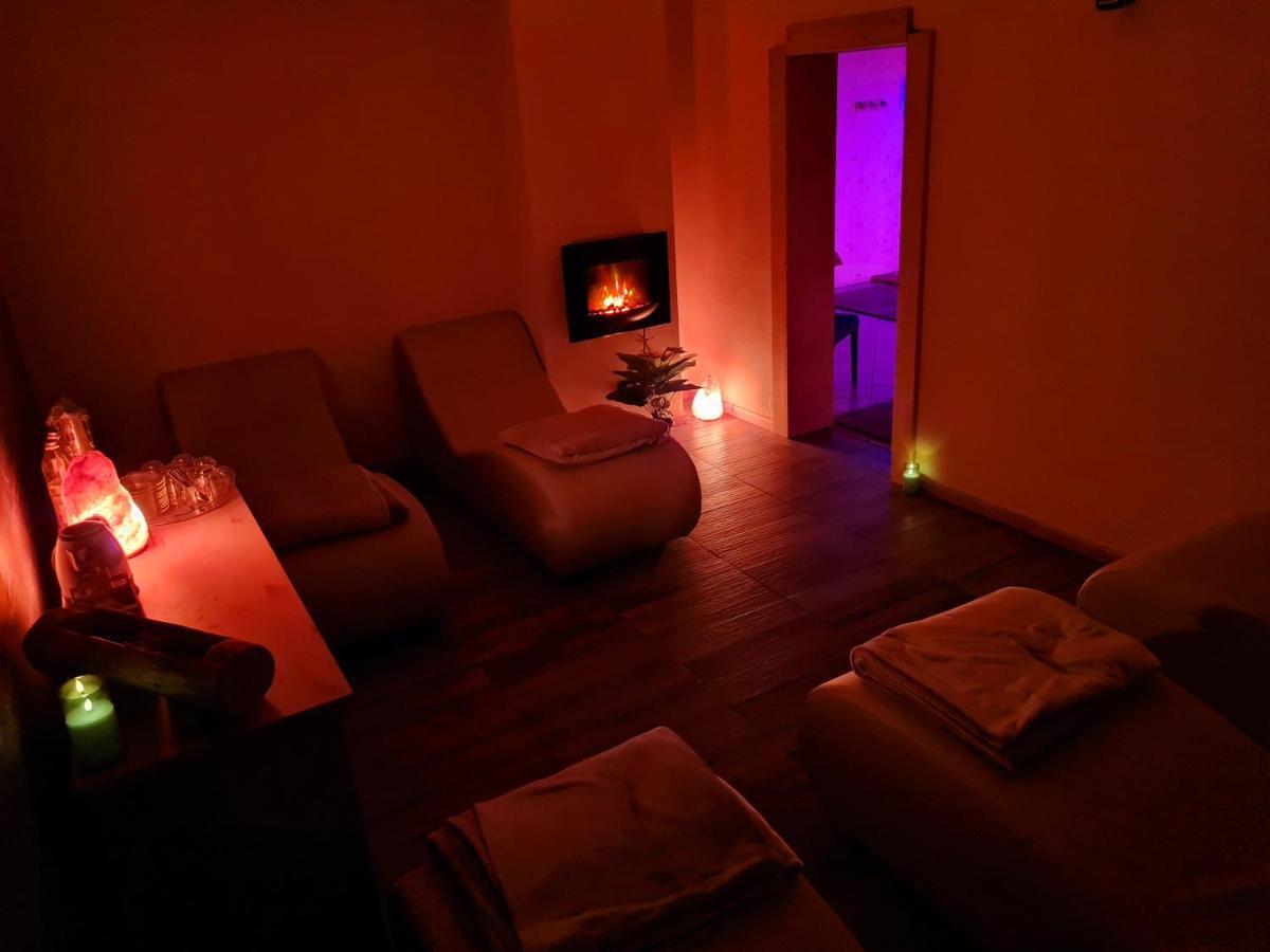 Chalet Chapeau Rar Castel Condino Екстериор снимка