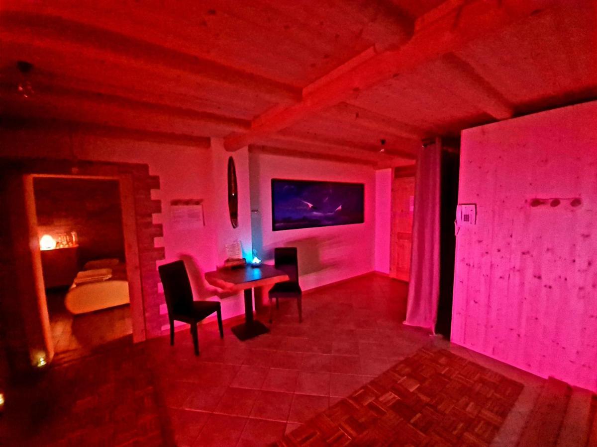 Chalet Chapeau Rar Castel Condino Екстериор снимка