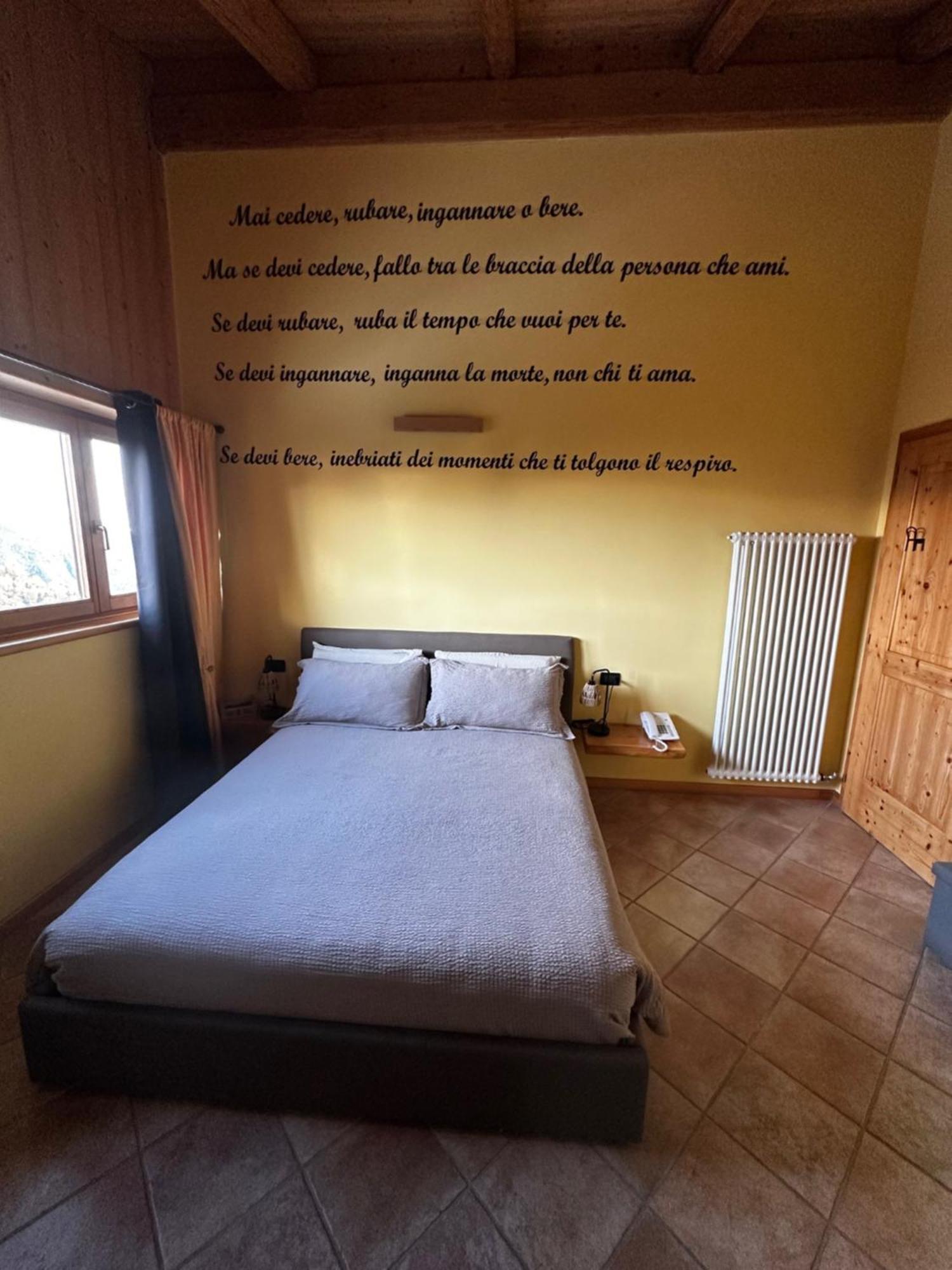 Chalet Chapeau Rar Castel Condino Екстериор снимка